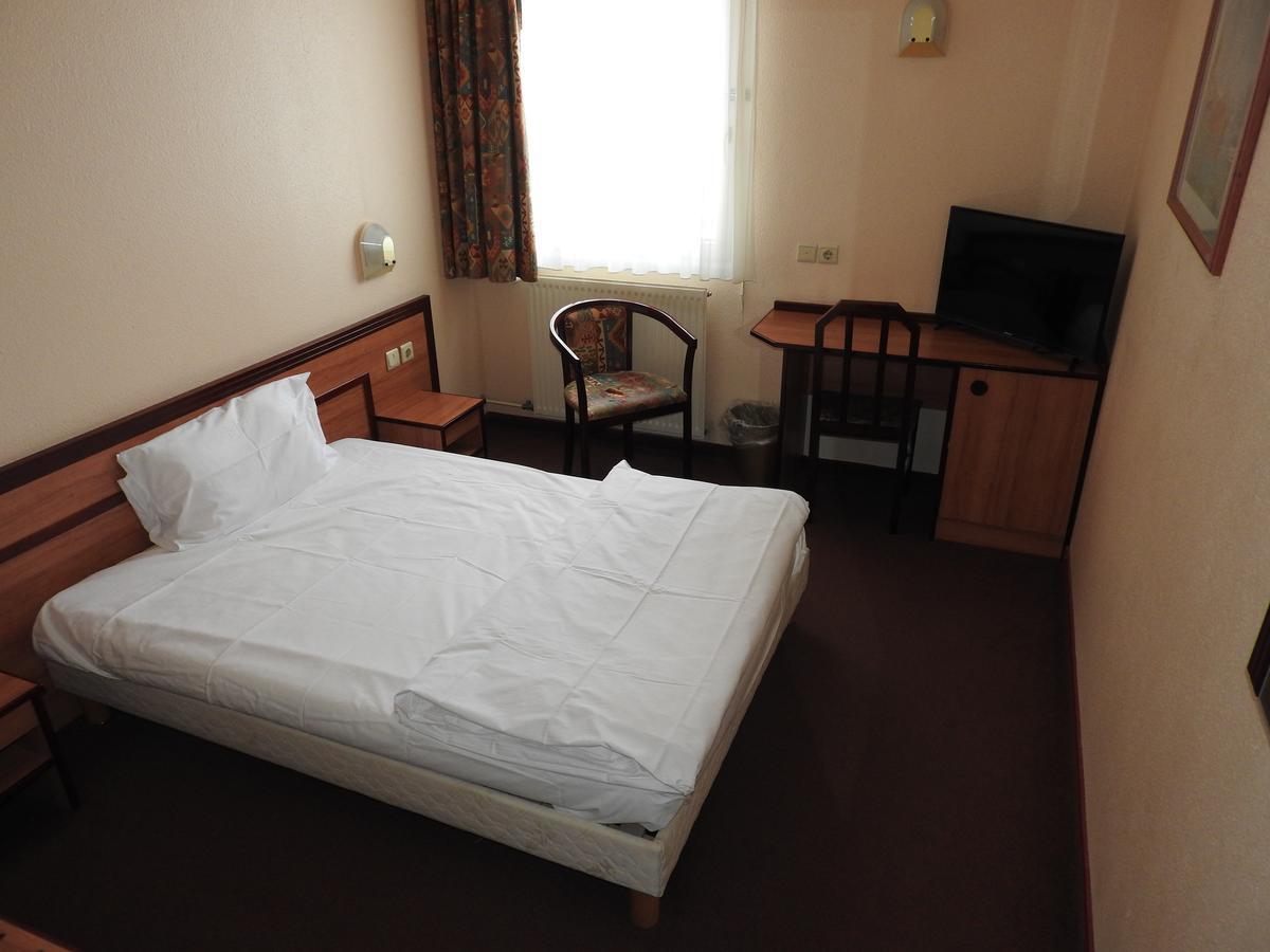 Hotel Anhalt ブレーナ エクステリア 写真