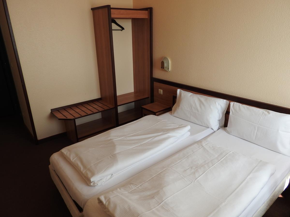 Hotel Anhalt ブレーナ エクステリア 写真